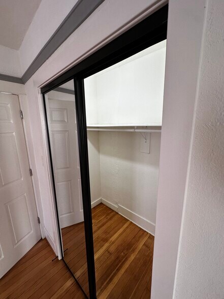 Closet - 1200 N Hoover St