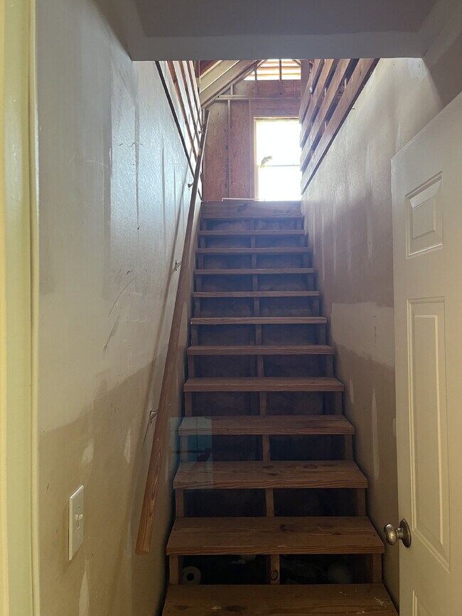 Building Photo - "Charming 3-Bedroom Home with 2 Full Baths in Beautiful Thompson's Station!" FENCED BACKYARD!