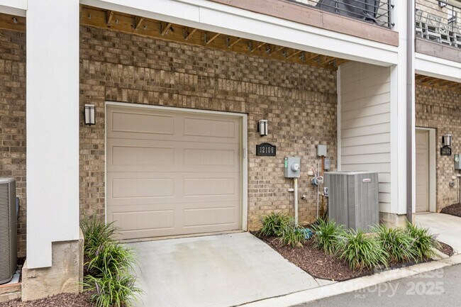 Building Photo - 12106 Brooklyn Ave