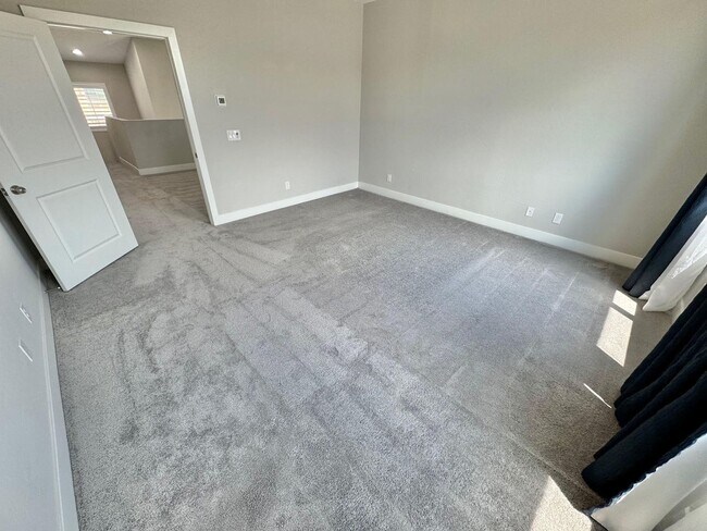 Building Photo - STUNNING 2 STORY HOME 3 BEDROOM/2.5 BATHROOM