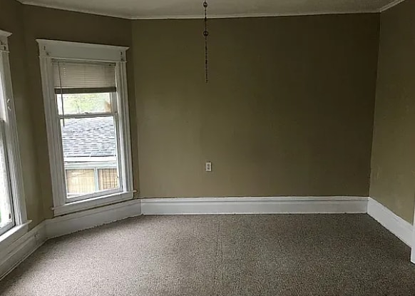 Building Photo - 734 Paris Ave SE