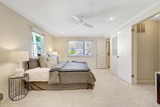 Building Photo - 2015 Freedom Ln