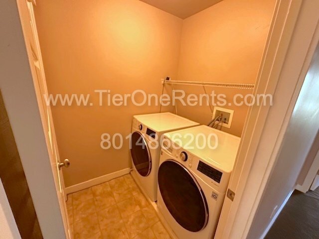 Building Photo - Apply this month and enjoy a $500 move-in ...