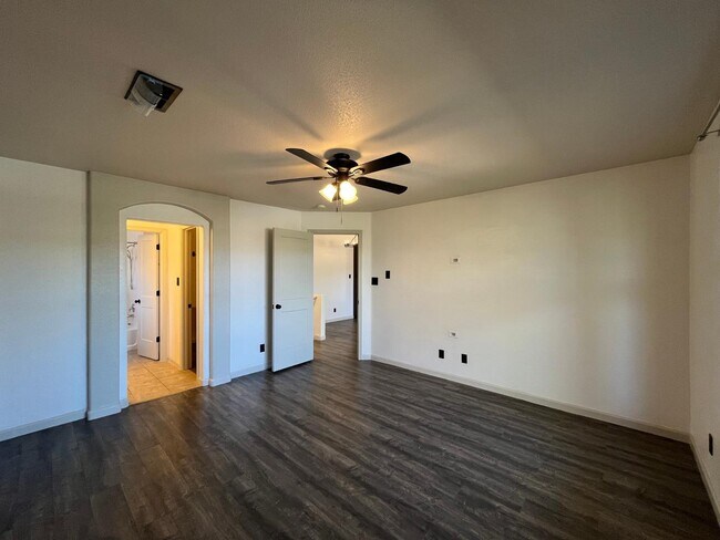 Building Photo - 5728 Valle Alegre Pl NW