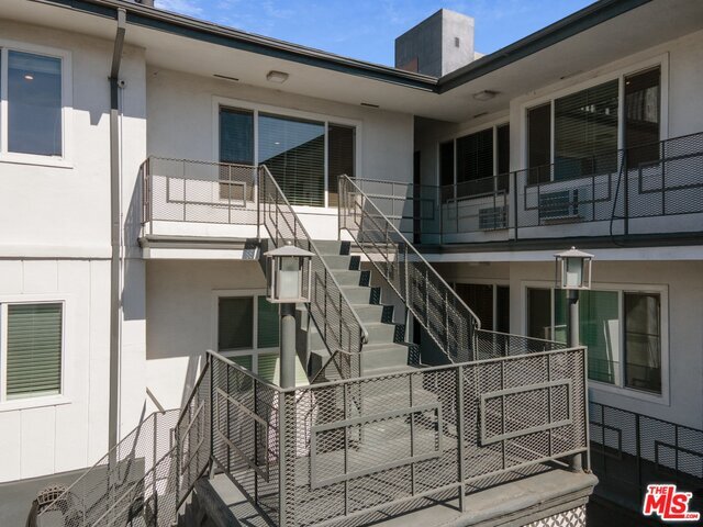 Building Photo - 702 S St Andrews Pl