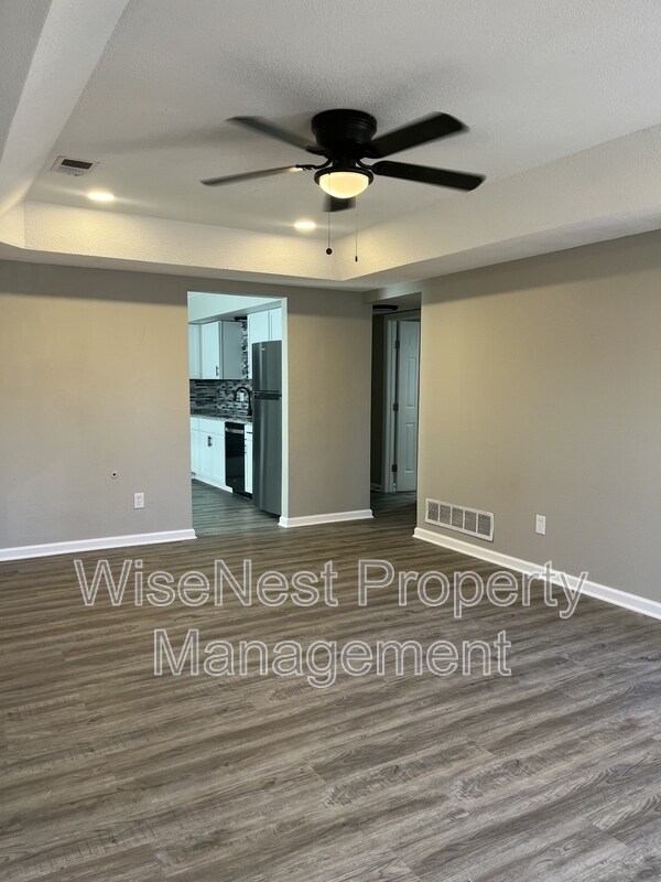 Building Photo - 708 NE Ball Dr