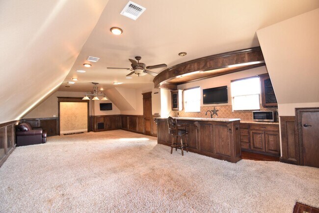 Building Photo - 7871 Oak Creek Trl