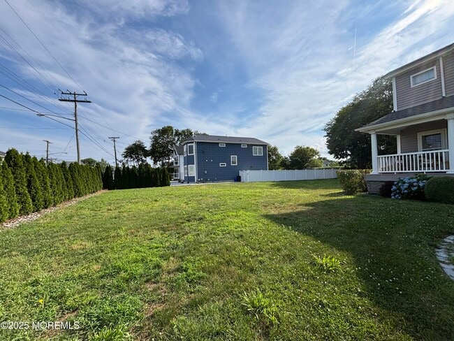 Building Photo - 516 2nd Ave