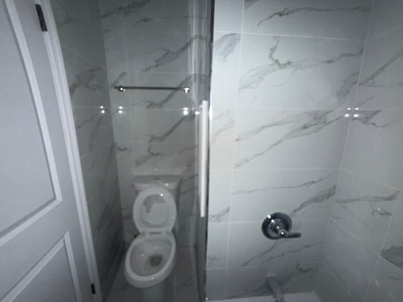 Building Photo - 25-45 44th Street, 2F