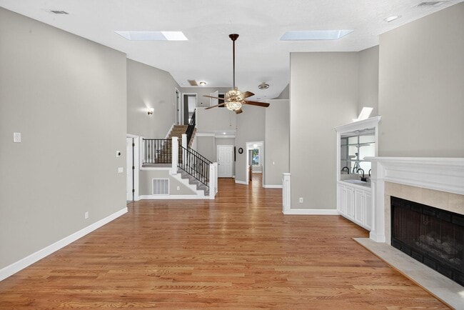 Building Photo - 205 Club Villa Dr W