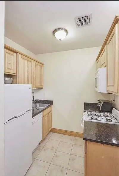 Building Photo - 294 W 94th St