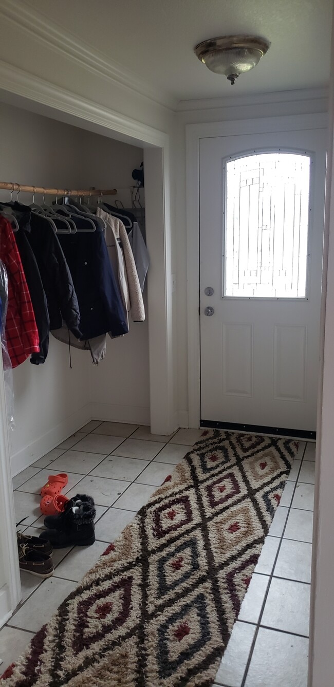 Building Photo - 446 Stanwood St