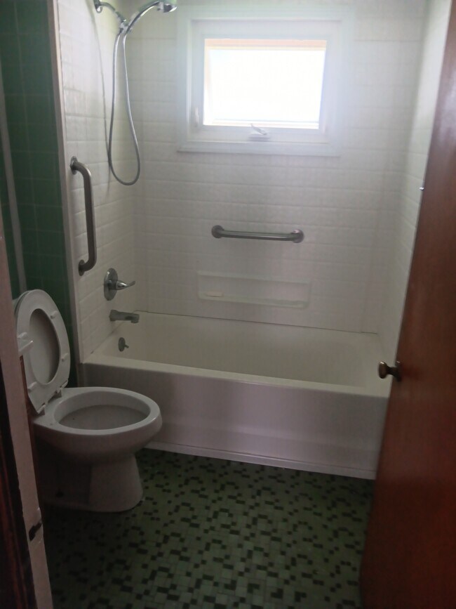 Building Photo - 315 Jennings St