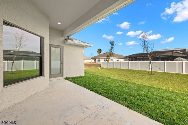 Building Photo - 2208 Nelson Rd N