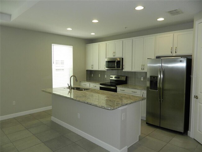 Building Photo - 1330 Bolton Pl