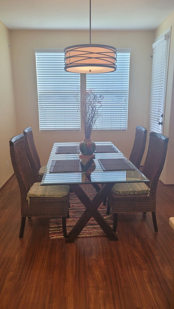 Building Photo - 1175-D