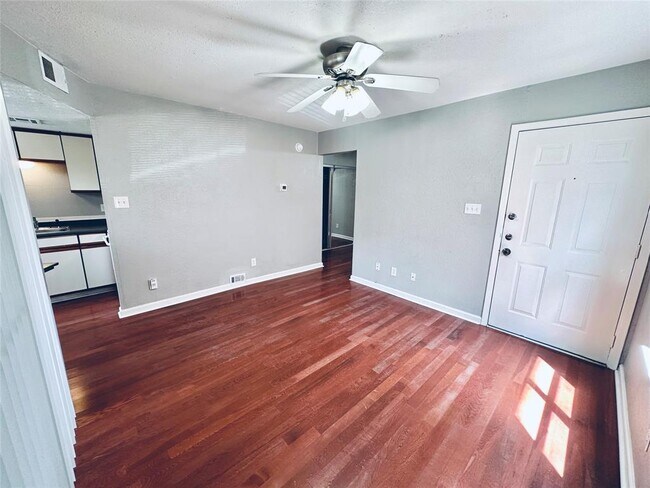 Building Photo - 2500 Burleson Rd