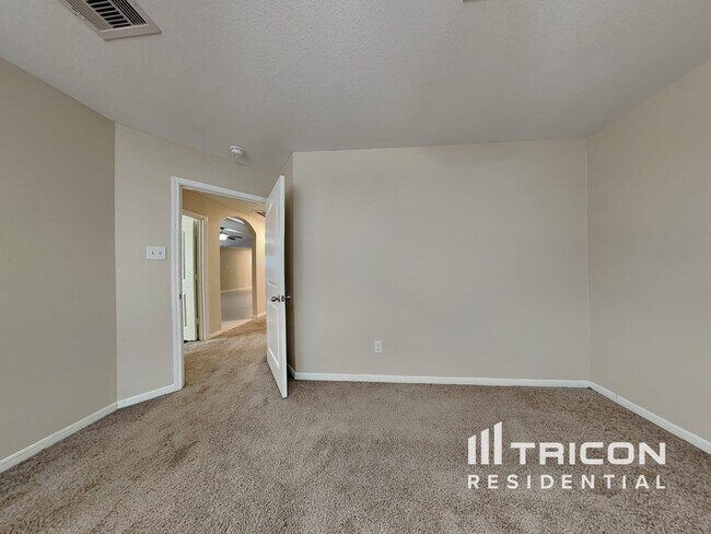 Building Photo - 805 Painted Bison Dr