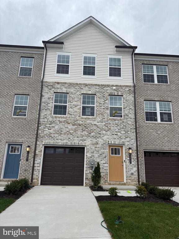 Building Photo - 16649 Green Glade Dr