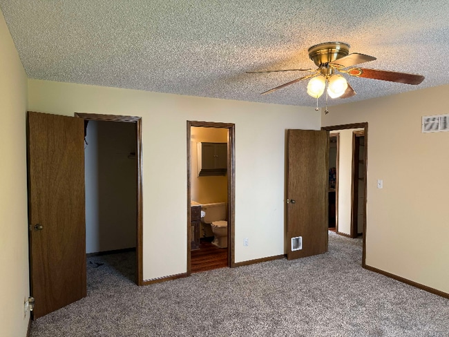 Building Photo - 8323 Woodson Dr