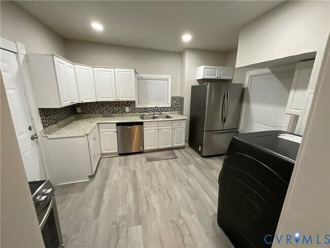 Building Photo - 2209 Fairmount Ave