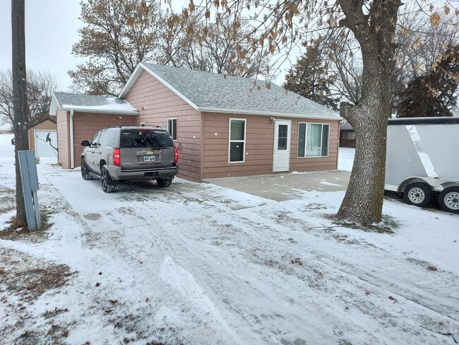 Building Photo - 5710 S Shore Dr