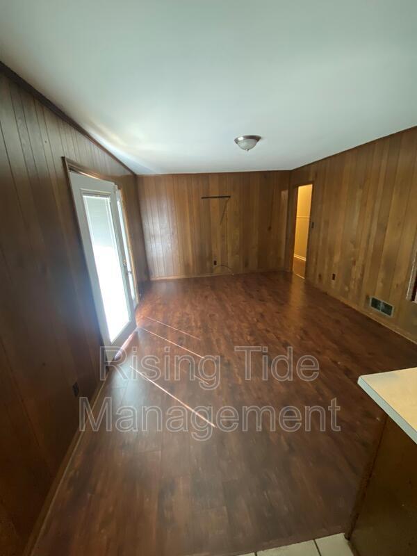 Building Photo - 1505 Pine Tree Dr