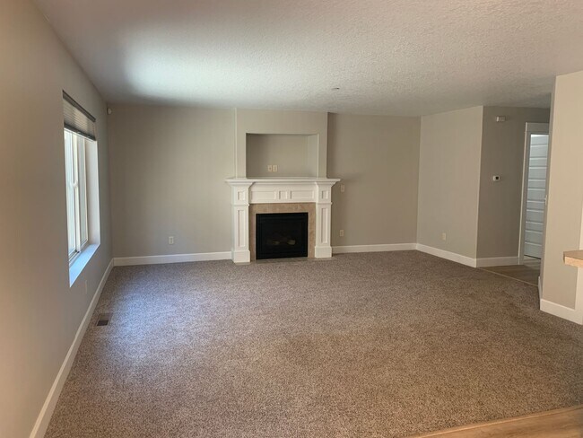 Building Photo - Townhome in Highly desired  Camas -Lacamas...