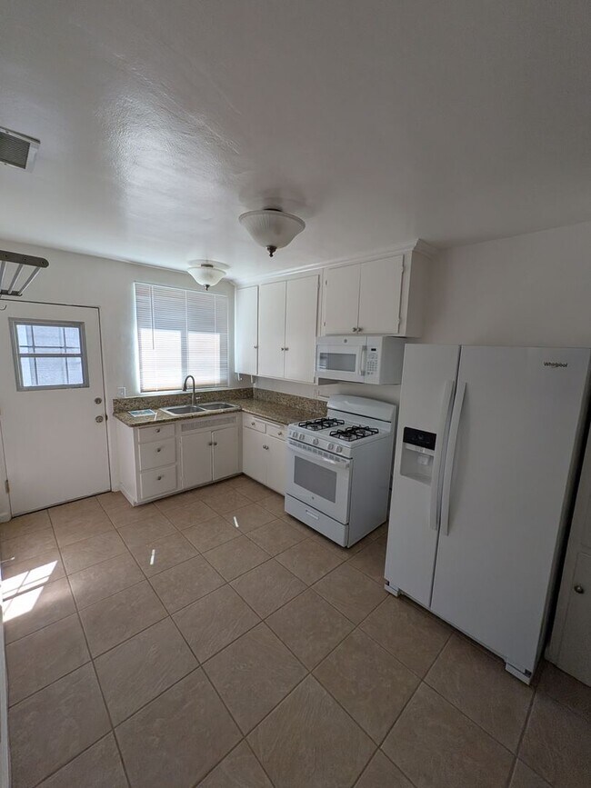 Building Photo - PC - 6673-6675 Amherst