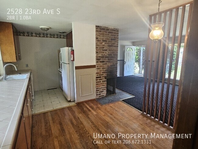 Building Photo - 2528 23rd Ave S