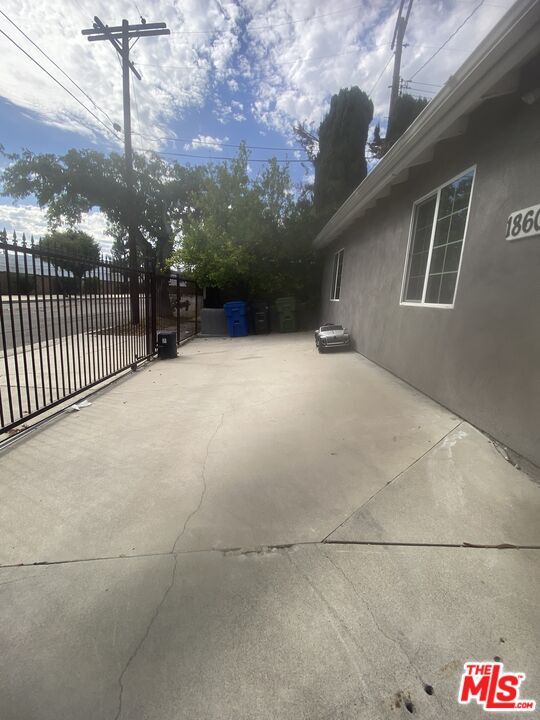 Building Photo - 18601 Hiawatha St