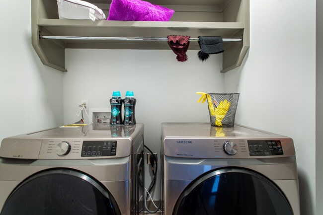 Building Photo - 1044 2nd Ave S