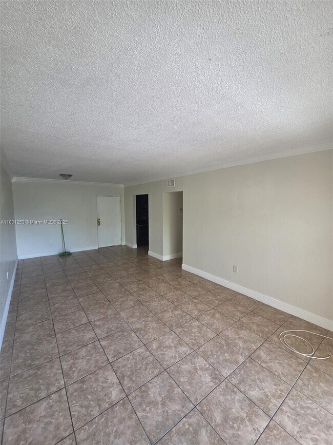 Building Photo - 575 W 69th St