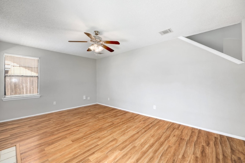 Building Photo - 2102 Bluebonnet Dr