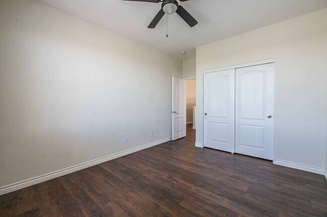 Building Photo - Stunning 3 Bedroom home in Anthem!
