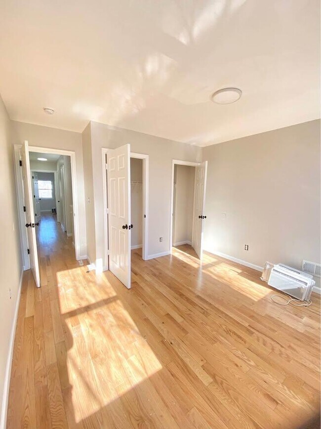 Building Photo - 2512 E Fayette St