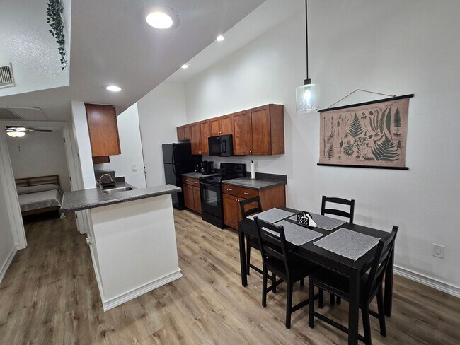 Building Photo - West-Flagstaff Condo in the Arbors - 2 Bed, 2 Bath - Students OK! 1 Sm. Pet OK! Avail. July 10th!!