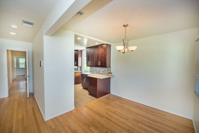 Building Photo - 20092 Bayview Ave