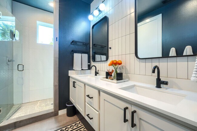 Building Photo - End Unit Townhome