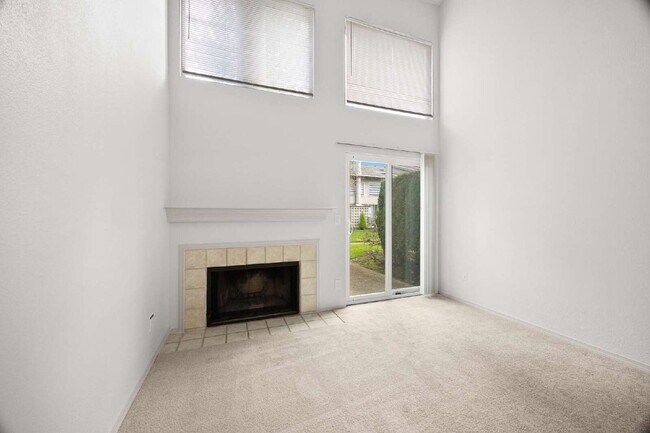 Building Photo - "Charming Auburn Townhouse: Cozy 2-Bed, 1.5-Bath Gem with 1025 Sq. Ft. of Modern Living!"