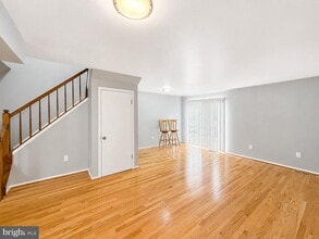 Building Photo - 3811 Glenview Terrace