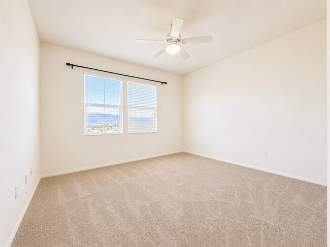 Building Photo - 3 Bedroom condo in Lake Elsinore