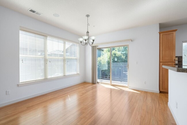 Building Photo - 648 NE Newstead Ln