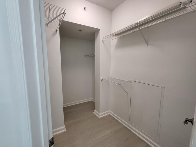 Building Photo - 2042 Alta Meadows Ln