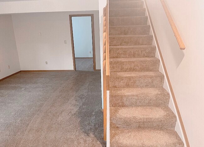 Building Photo - 4758 Sunnybrook Rd