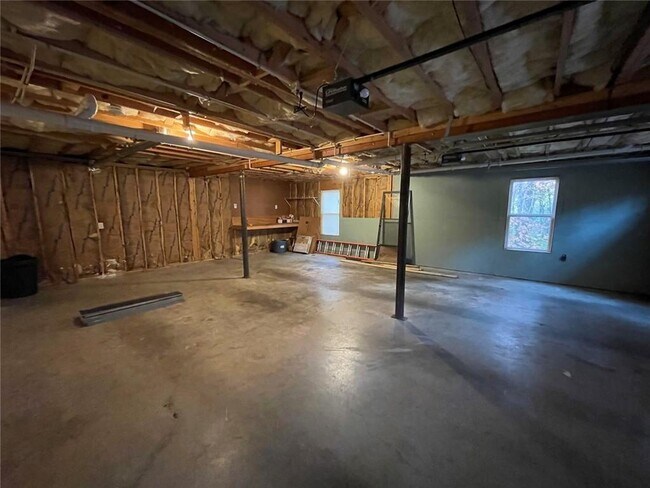 Building Photo - 166 Cove Hill