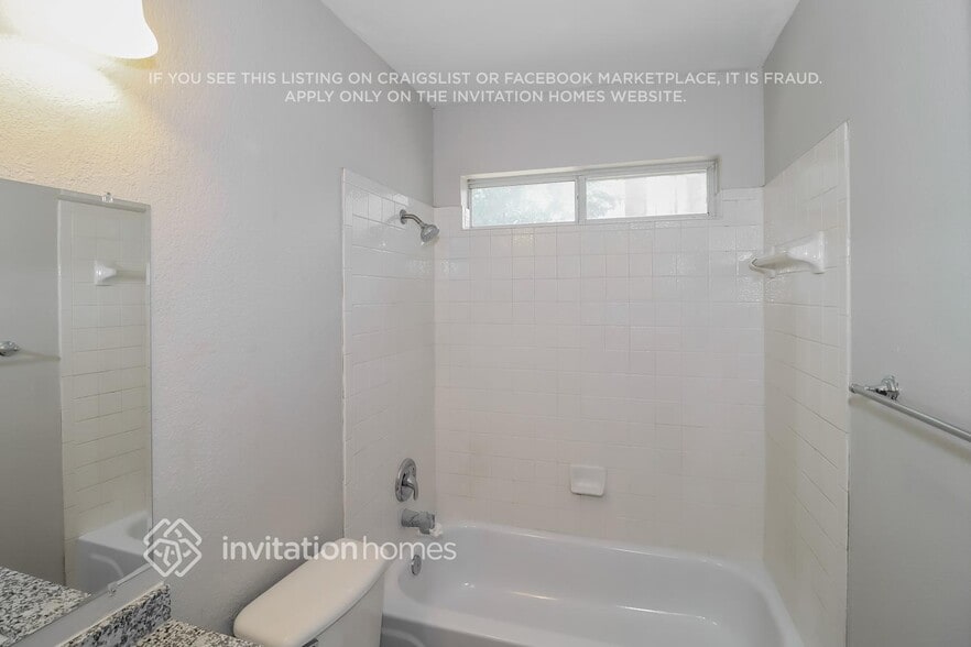 Building Photo - 2604 Hill Street Cove