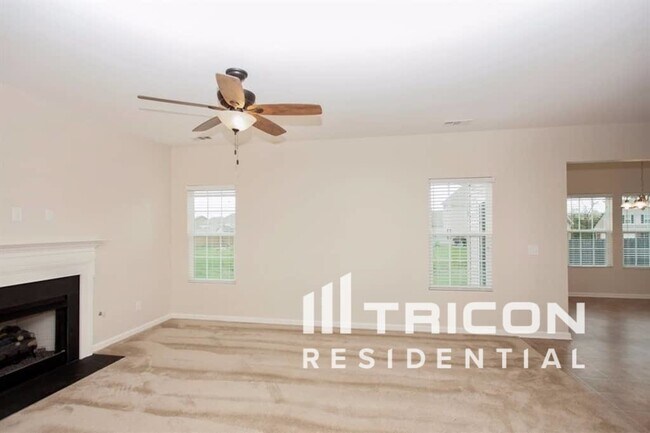 Building Photo - 2037 Silverton Cir