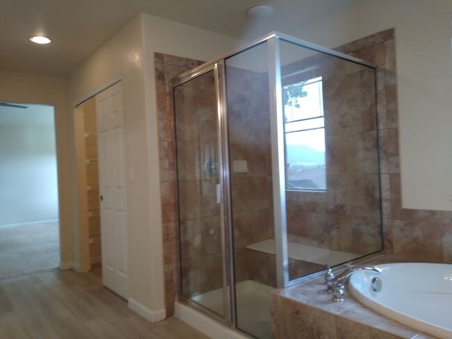 Building Photo - Absolutely Stunning West Arvada/Golden Gem...