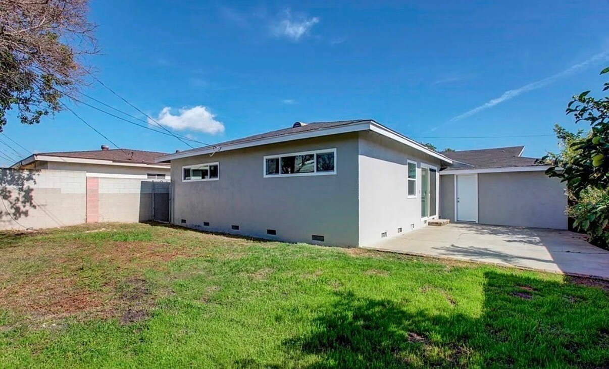 Building Photo - 24617 Marine Ave